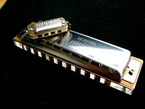 надпись на гармошке ,,NIPPER,,